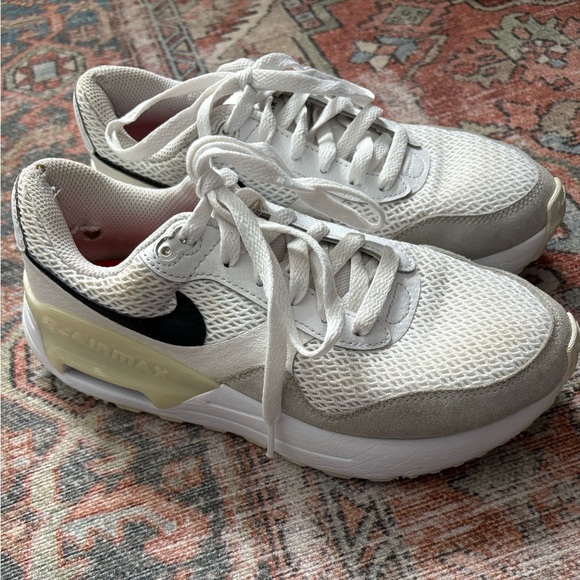Nike Air Max SYSTM women's athletic shoes in white and photon dust - Picture 2 of 7